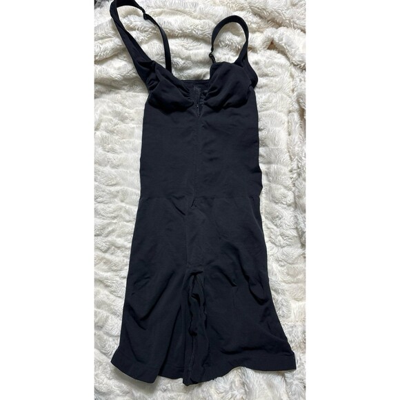 SEAMLESS SCULPT ZIP FRONT Scoop Neck mid thigh bodysuit - Picture 5 of 9